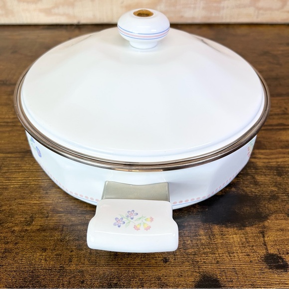 Enamel Sarma Studios Victorian Flowers vintage pan with double handles & lid - Picture 4 of 16